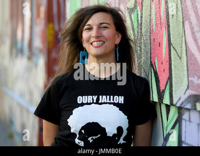 Kreuzberg, Berlin, Deutschland. 28. Juli 2017. Die Zustand-Vorsitzende der Hiphop-Party "Urbane sterben", Niki Drakos, Kreuzberg, Berlin, Deutschland, 28. Juli 2017 entnehmen. Foto: Britta Pedersen/Dpa-Zentralbild/Dpa/Alamy Live News Stockfoto