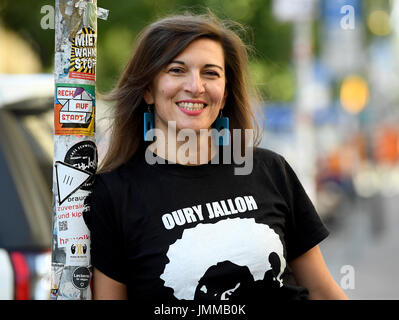 Kreuzberg, Berlin, Deutschland. 28. Juli 2017. Die Zustand-Vorsitzende der Hiphop-Party "Urbane sterben", Niki Drakos, Kreuzberg, Berlin, Deutschland, 28. Juli 2017 entnehmen. Foto: Britta Pedersen/Dpa-Zentralbild/Dpa/Alamy Live News Stockfoto