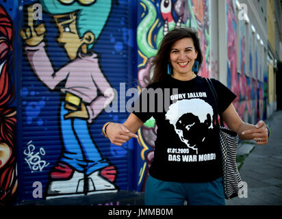 Kreuzberg, Berlin, Deutschland. 28. Juli 2017. Die Zustand-Vorsitzende der Hiphop-Party "Urbane sterben", Niki Drakos, Kreuzberg, Berlin, Deutschland, 28. Juli 2017 entnehmen. Foto: Britta Pedersen/Dpa-Zentralbild/Dpa/Alamy Live News Stockfoto