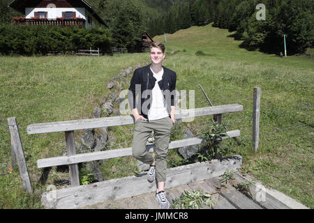 Bad Kleinkirchheim, Deutschland. 28. Juli 2017. Der Sänger Vincent Gross während einer Pressekonferenz treffen für die Sommer-Oper "Wenn die Musi Spielt" (lit.) "Wann spielt die Musik") in Bad Kleinkirchheim, Deutschland, 28. Juli 2017. -KEIN Draht-SERVICE - Foto: Bodo Schackow/Dpa/Alamy Live News Stockfoto