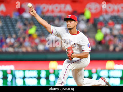 26. Juli 2017: Texas Rangers ab Krug Yu Darvish #11 auf dem Hügel bei einem MLB-Spiel zwischen den Miami Marlins und die Texas Rangers im Globe Life Park in Arlington, TX Miami führen die Rangers 14-5 Albert Pena/CSM Stockfoto