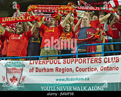 Liverpool-Fans stellte sich heraus, dass es sich zu Tausenden um Liverpools ersten Vorsaison Spiel ihrer nordamerikanischen Tour gegen Toronto FC im Rogers Centre in Toronto, Kanada, 21. Juli 2012 zu sehen. Brendan Rodgers erste Spiel beendete 1-1 mit Adam Morgan scoring für Liverpool. Stockfoto