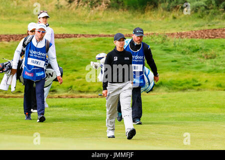 Irvine, Schottland. 28. Juli 2017. Am zweiten Tag der Ladies Scottish Open Championship Dundonald Links, Irvine, Ayrshire, Schottland, das Wetter Tests mit starken blieb, Winden Windböen bis zu 25 km/h. Als die Spieler kämpften um ihre Golfball kontrollieren, die einige guten Noten geschrieben wurden und die Führer allmählich mit Summen von 4, 5 und 6 unter für die ersten beiden Runden. Bildnachweis: Findlay/Alamy Live-Nachrichten Stockfoto