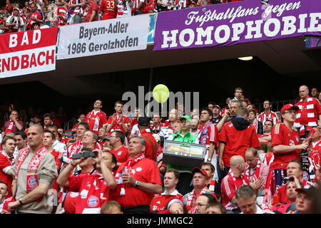 München, 19. Mai 2012. München-Fans bereiten für 2012 UEFA Champions League Finale in der Allianz Arena München bestritten von Chelsea und Bayern München Stockfoto