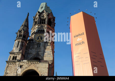 Kaiser-Wilhelm-GedŠchtnis-Kirche, gewickelt Uhrturm an der KurfŸrstendamm Straße, Breitscheidplatz, Berlin, Deutschland, Stockfoto