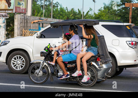 Motorrad Taxi im Verkehr, Angeles City, Pampanga, Philippinen Stockfoto