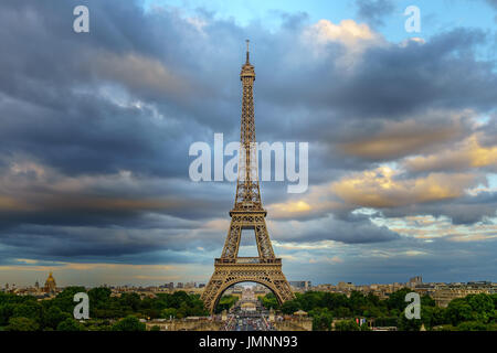 Der Eiffelturm, gesehen von der Trocadéro, Paris, Frankreich Stockfoto