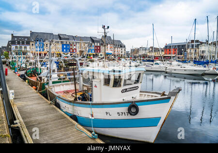 Frankreich, Bretagne, Côtes-d ' Armor-Abteilung, Paimpol, Schiff in den Hafen von Paimpol Stockfoto