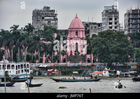 Ahsan Manzil (Pink Palace) über dem Fluss Buriganga, Dhaka, Bangladesch Stockfoto