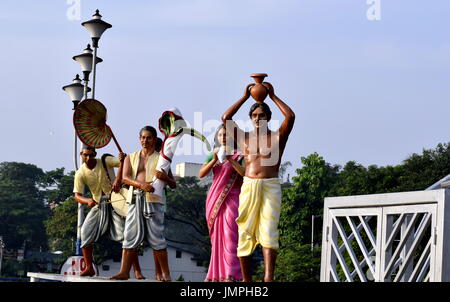 Am siebten Tag der Durga Puja, Indien - beginnt der Tag mit einer rituellen namens Kola Bou-die Banane Pflanze Frau von Gott Ganesha, aus einem nahe gelegenen Fluss gebracht Stockfoto