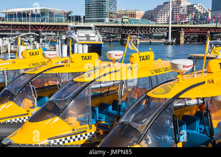 Wasser-Taxi-Boote ankern in Darling Harbour, Sydney City Centre, Australien Stockfoto