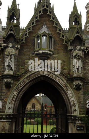 Holly-Dorf, Klasse 2 aufgeführten gotischen Stil Gebäude aus dem Jahr 1865, Architekt Henry Darybishire, Highgate, London, England Stockfoto