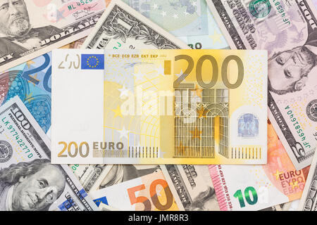 Zwei führende Hartwährungen - US-Dollar und Euro. Stockfoto