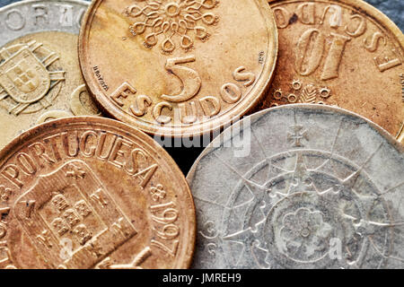 Extreme Nahaufnahme des portugiesischen Escudo, geringe Schärfentiefe. Stockfoto