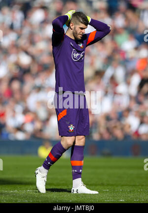 Southampton Torhüter Fraser Forster während der Premier-League-Spiel bei The Hawthorns, West Bromwich. PRESSEVERBAND Foto. Bild Datum: Samstag, 8. April 2017. Vgl. PA Geschichte Fußball West Brom. Bildnachweis sollte lauten: Nick Potts/PA Wire. Einschränkungen: EDITORIAL verwenden nur keine unbefugten Audio, Video, Daten, Spielpläne, Verbandsliga/Logos oder "live"-Dienste. Im Spiel Onlinenutzung beschränkt auf 75 Bilder, keine video Emulation. Keine Verwendung in Wetten, Spiele oder Vereinsspieler/Liga/Einzelpublikationen Stockfoto