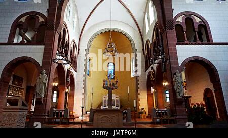 Innenarchitektur in der Herz-Jesu-Kirche oder Heiliges Herz Jesu Kirche in Ettlingen, Deutschland Stockfoto