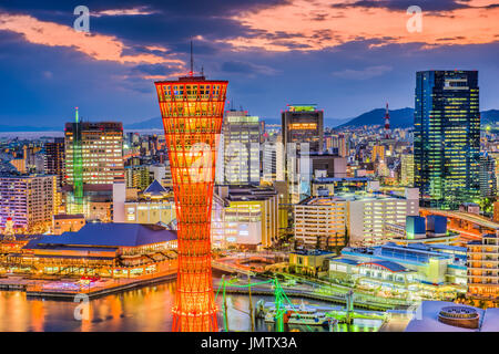 Kobe, Japan-Hafen und die Skyline. Stockfoto