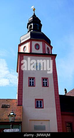 Rathaus und Uhrturm in Ettlingen, Baden-Württemberg, Deutschland Stockfoto