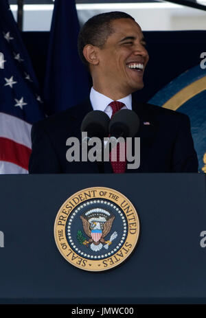 Annapolis, Maryland - 22. Mai 2009--US-Präsident Barack Obama, liefert die Eröffnungsrede bei der 2009 US Naval Academy Staffelung... Bildnachweis: Kristoffer Tripplaar-Pool über CNP