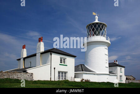 Der Leuchtturm auf Caldey Island, Pembrokeshire, Wales, Europa Stockfoto