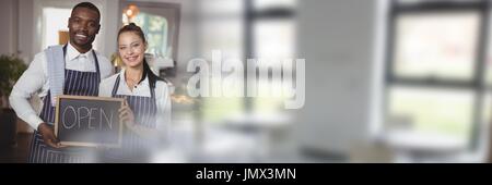Digitalen Verbund von Kleinunternehmern eine kleine Tafel mit dem Wort offen halten Stockfoto