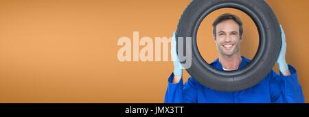 Digitalen Verbund aus mechanischen glücklich halten eine Rad Stockfoto