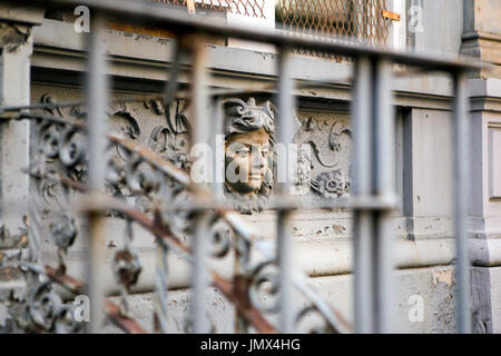 New York Gebäude Closeup am St. Marks Platz. 96 und 98 St.-Markus Platz ist auf dem Cover von Led Zeppelin 1975 Physical Graffiti Album gesehen. Stockfoto