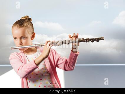 Digitalen Verbund von Mädchen beim Flötenspiel vor Wolken Stockfoto
