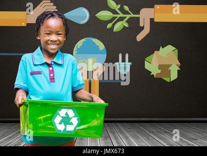 Digital Composite jungen hält recycling-Box vor Tafel mit Wiedereinsatz Grafiken Stockfoto