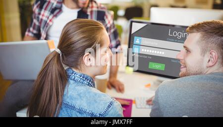 Digitalen Verbund von Geschäftsleuten mit Login-Bildschirm Computer und digitale Laptop im Büro arbeiten Stockfoto