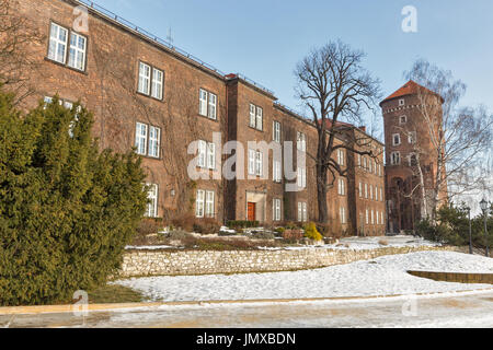 Innenhof und Sandomierz Turm in Wawel Schloss in Krakau, Polen. Stockfoto