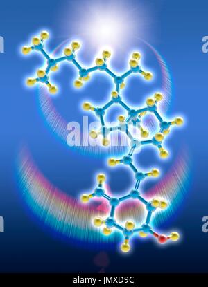 Ein molekulares Modell des Vitamin D3 (Cholecalciferol), eine Form von Vitamin D in der Haut durch UV-B-Licht synthetisiert. Vitamin D3 spielt eine Rolle bei Calcium-Resorption zur Erhaltung starker Knochen und Ebenen von Kalzium und Phosphor im Blut zu balancieren. Atome sind farbige blau (Kohlenstoff), gelb (Wasserstoff) und rot (Sauerstoff). Im Hintergrund eine Sonne flare mit chromatischen Reflexionen. Stockfoto