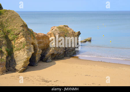 Cliff und Strand von Saint-Michel-Chef-Chef im Departement Loire-Atlantique in Westfrankreich. Stockfoto