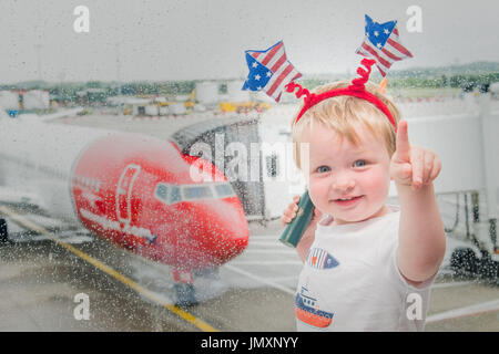 Bild: Sam Landsburgh 21months aus Edinburgh Norwegian startet Schottlands günstigste Flüge in die USA - Stockfoto