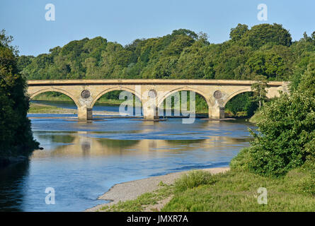 Coldstream Brücke über dem Fluss Tweed. Coldstream, Scottish Borders, Berwickshire, Schottland, Vereinigtes Königreich, Europa. Stockfoto
