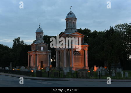 Mistley Türme sind die Zwillingstürme des inzwischen abgerissenen Kirche St. Maria Jungfrau im Mistley in Essex Stockfoto