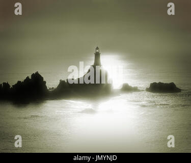 GB - JERSEY: La Corbiere Leuchtturm bei Sonnenuntergang Stockfoto