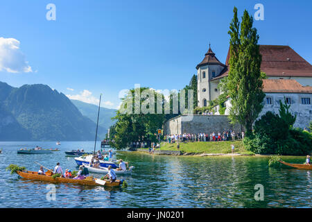 Blick vom Schiff auf See Traunsee an Fronleichnam, Halbinsel mit Kirche, Traunkirchen, Traunkirchen, Salzkammergut, Oberösterreich, Upper Aust Stockfoto