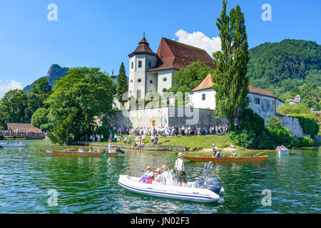 Blick vom Schiff auf See Traunsee an Fronleichnam, Halbinsel mit Kirche, Traunkirchen, Traunkirchen, Salzkammergut, Oberösterreich, Upper Aust Stockfoto