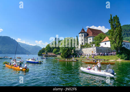 Blick vom Schiff auf See Traunsee an Fronleichnam, Halbinsel mit Kirche, Traunkirchen, Traunkirchen, Salzkammergut, Oberösterreich, Upper Aust Stockfoto