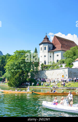 Blick vom Schiff auf See Traunsee an Fronleichnam, Halbinsel mit Kirche, Traunkirchen, Traunkirchen, Salzkammergut, Oberösterreich, Upper Aust Stockfoto