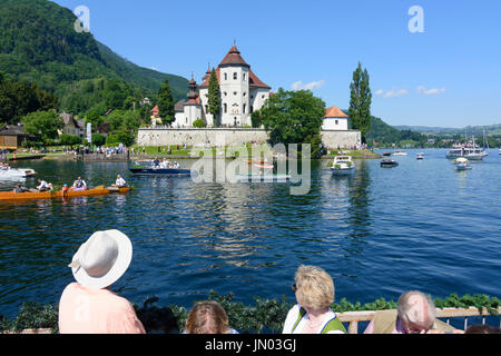 Blick vom Schiff auf See Traunsee an Fronleichnam, Halbinsel mit Kirche, Traunkirchen, Traunkirchen, Salzkammergut, Oberösterreich, Upper Aust Stockfoto