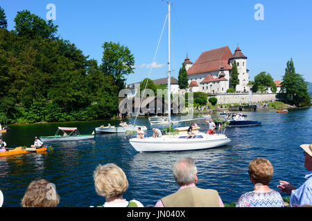 Blick vom Schiff auf See Traunsee an Fronleichnam, Halbinsel mit Kirche, Traunkirchen, Traunkirchen, Salzkammergut, Oberösterreich, Upper Aust Stockfoto