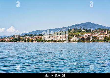 Panorama der Stadt Montreux am Genfer See im Sommer, Schweizer Riviera Stockfoto