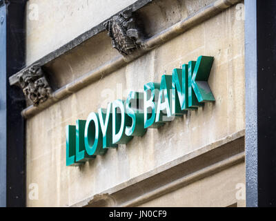 New Style Lloyds Bank Filiale Zeichen auf einem Ast in zentralen Cambridge UK Stockfoto