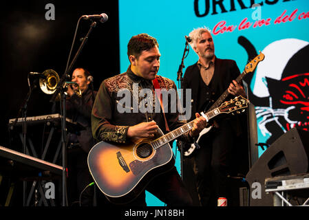 WOMAD Festival, Charlton Park, Wiltshire, UK. 28. Juli 2017. Orkesta Mendoza aus Mexiko/USA, durchführen live auf der Open Air Bühne bei WOMAD. Bildnachweis: Francesca Moore/Alamy Live-Nachrichten Stockfoto