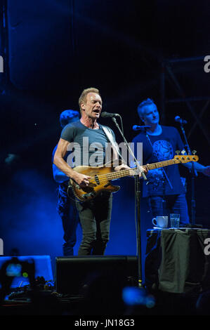 Mantua, Italien. 28. Juli 2017. Sänger Sting führt auf der Bühne mit seiner Band in Mantua während seiner 57. und 9. Tour. Bildnachweis: Erwachen Fotoagentur/Alamy Live-Nachrichten Stockfoto