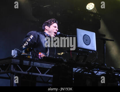 Lulworth Castle, Dorset, UK. 28. Juli 2017. Mark Ronson führt auf der Burg-Bühne am Camp Bestival 2017, Freitag, Lulworth Castle, Dorset, UK Credit: Jules Annan/Alamy Live News Stockfoto