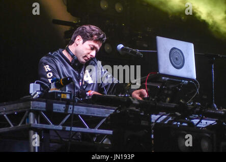 Lulworth Castle, Dorset, UK. 28. Juli 2017. Mark Ronson führt auf der Burg-Bühne am Camp Bestival 2017, Freitag, Lulworth Castle, Dorset, UK Credit: Jules Annan/Alamy Live News Stockfoto