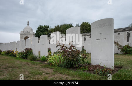 Gräber auf dem Commonwealth Soldatenfriedhof Tyne Cot Stockfoto